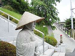 佛蔵院山門下